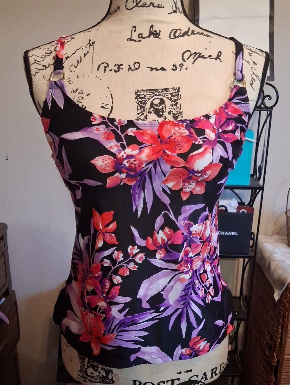 ISLAND ESCAPE Floral Scoop Neck Lined Bra Tankini - Purple & Pink Size 8